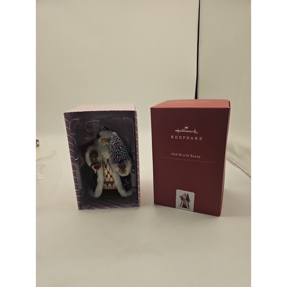 2018 Hallmark Keepsake Old World Santa Porcelain Premium Ornament 5.5" With Box